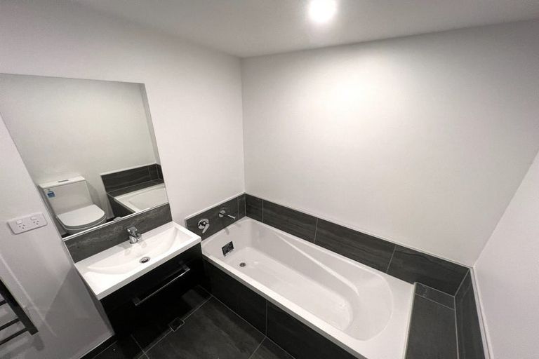 Photo of property in 7/78 Orangi Kaupapa Road, Northland, Wellington, 6012