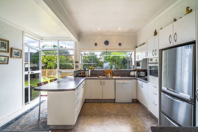 Photo of property in 1/6 Shakespeare Road, Milford, Auckland, 0620