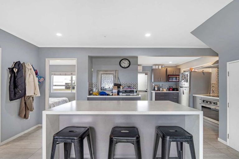Photo of property in 1219 Papamoa Beach Road, Papamoa Beach, Papamoa, 3118