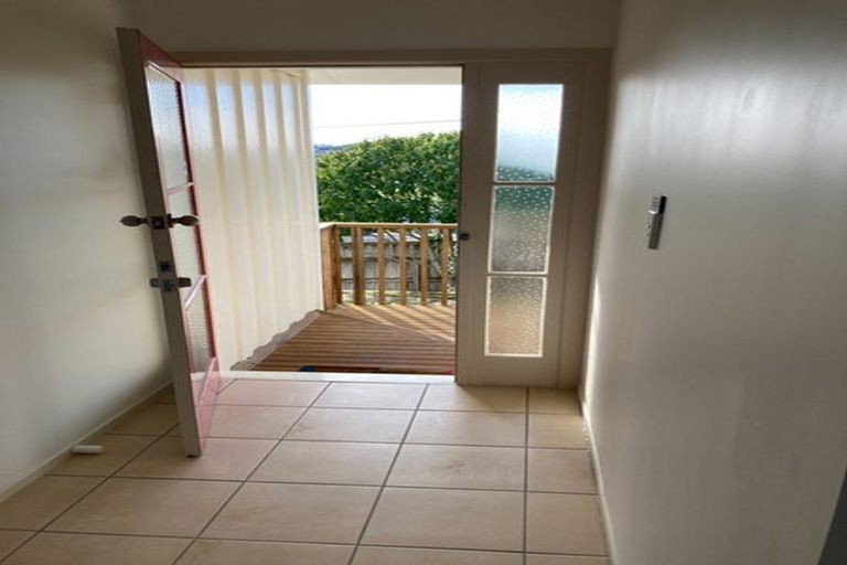 Photo of property in 1/23 Weldene Avenue, Glenfield, Auckland, 0629