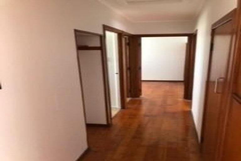 Photo of property in 51 Beach Road, Te Atatu Peninsula, Auckland, 0610