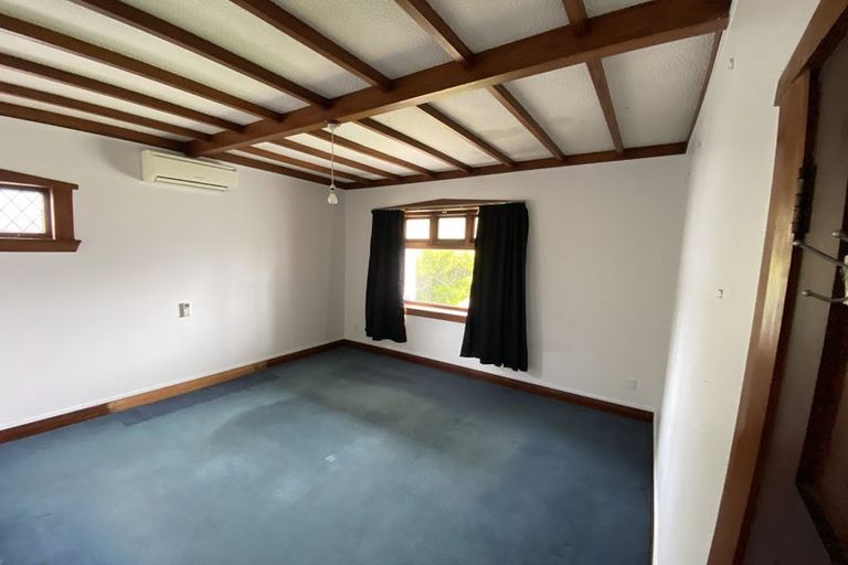 Photo of property in 94 Endeavour Street, Lyall Bay, Wellington, 6022