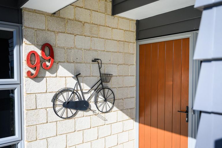 Photo of property in 99 Schnell Drive, Kelvin Grove, Palmerston North, 4414