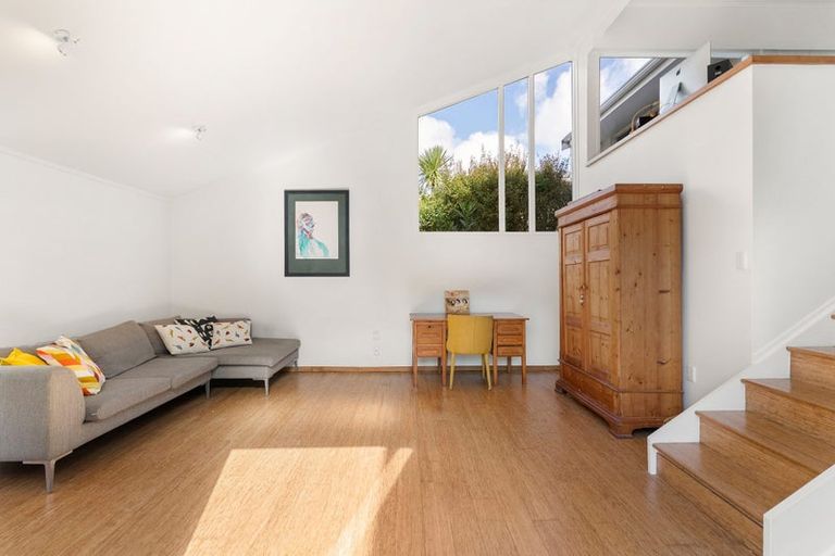 Photo of property in 22 Park Road, Glenfield, Auckland, 0629