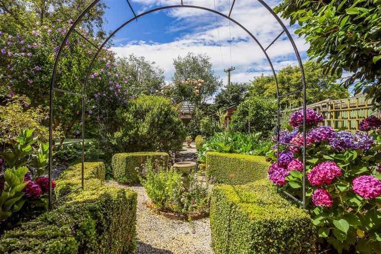 Photo of property in 120 Aorangi Road, Bryndwr, Christchurch, 8053
