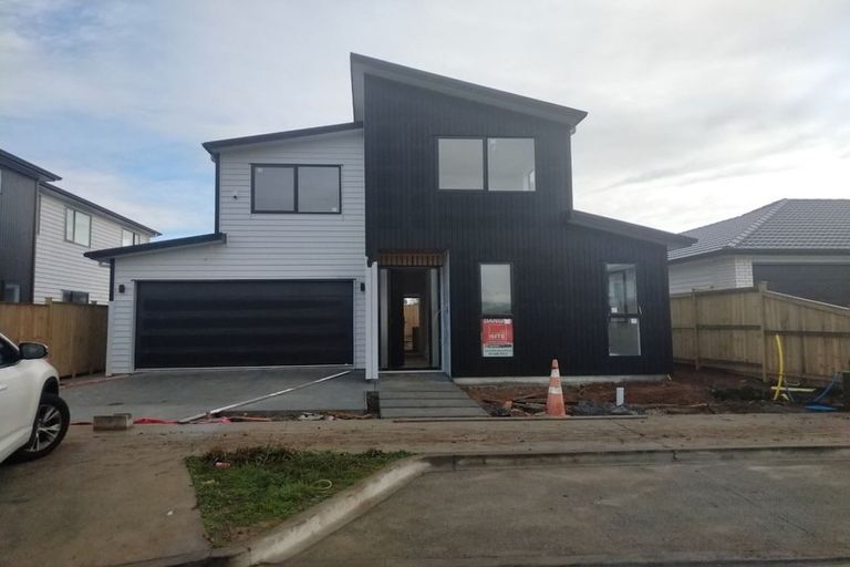 Photo of property in 4 Fjord Way, Karaka, Papakura, 2113