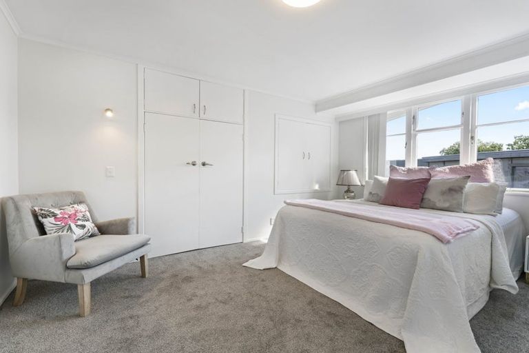 Photo of property in 24 Hill Crescent, Papakura, 2110