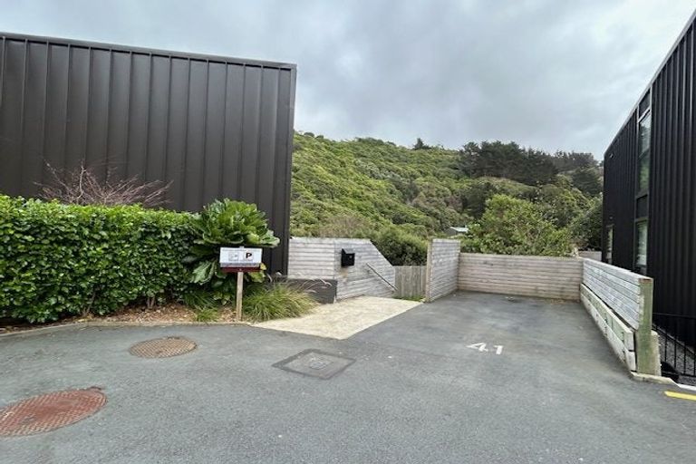 Photo of property in 41 Rua Kai Way, Brooklyn, Wellington, 6021
