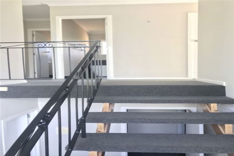 Photo of property in 19 Hartley Terrace, Massey, Auckland, 0614