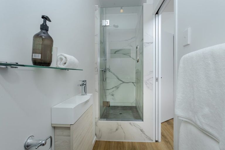 Photo of property in 3/72 Lake Road, Northcote, Auckland, 0627