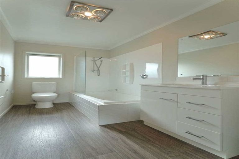 Photo of property in 1 Burford Way, Rolleston, 7615