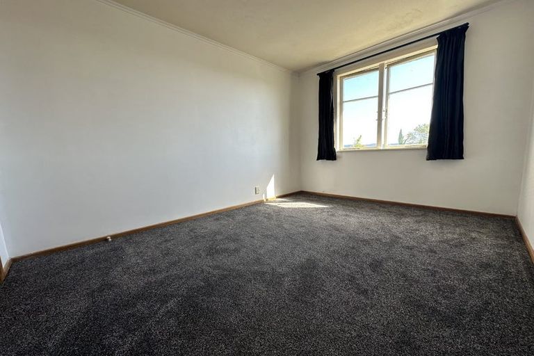 Photo of property in 5 Sherwood Avenue, Te Atatu South, Auckland, 0610