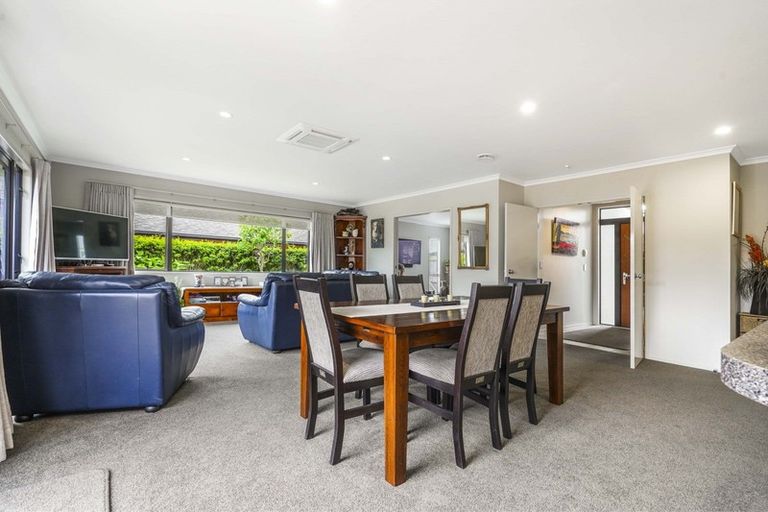 Photo of property in 90 Saint James Drive, Huntington, Hamilton, 3210