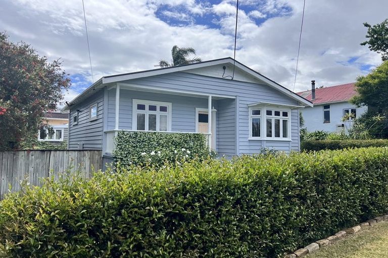 Photo of property in 28 Nikau Street, New Lynn, Auckland, 0600