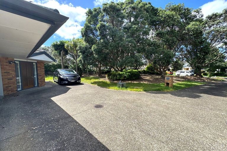 Photo of property in 7 Lone Tree Avenue, Te Atatu Peninsula, Auckland, 0610
