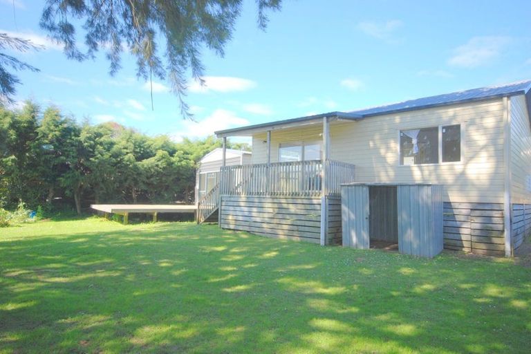Photo of property in 21 Chilcott Road, Henderson, Auckland, 0612
