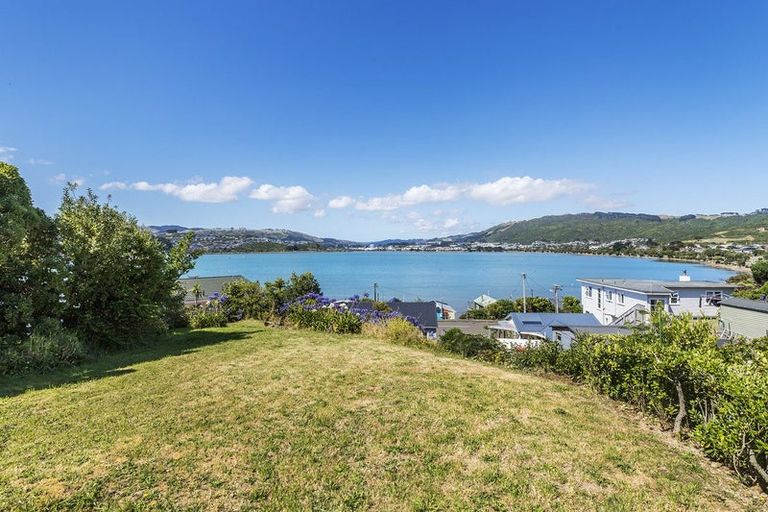 Photo of property in 7 Onepoto Road, Titahi Bay, Porirua, 5022
