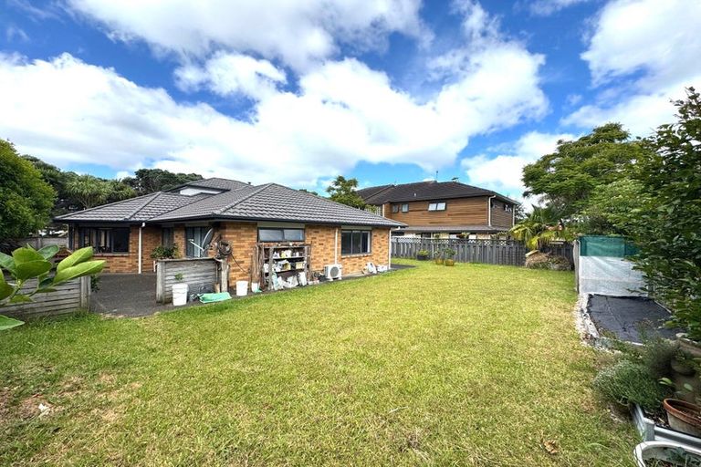 Photo of property in 7 Lone Tree Avenue, Te Atatu Peninsula, Auckland, 0610
