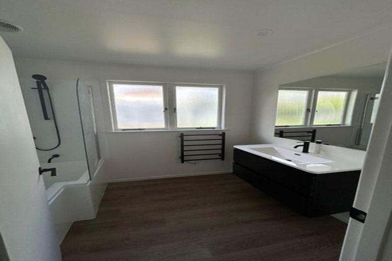 Photo of property in 9 Awaroa Road, Helensville, 0800