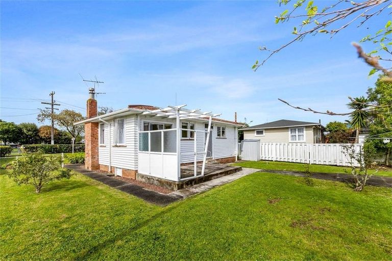 Photo of property in 11 Matapouri Road, Mangere Bridge, Auckland, 2022