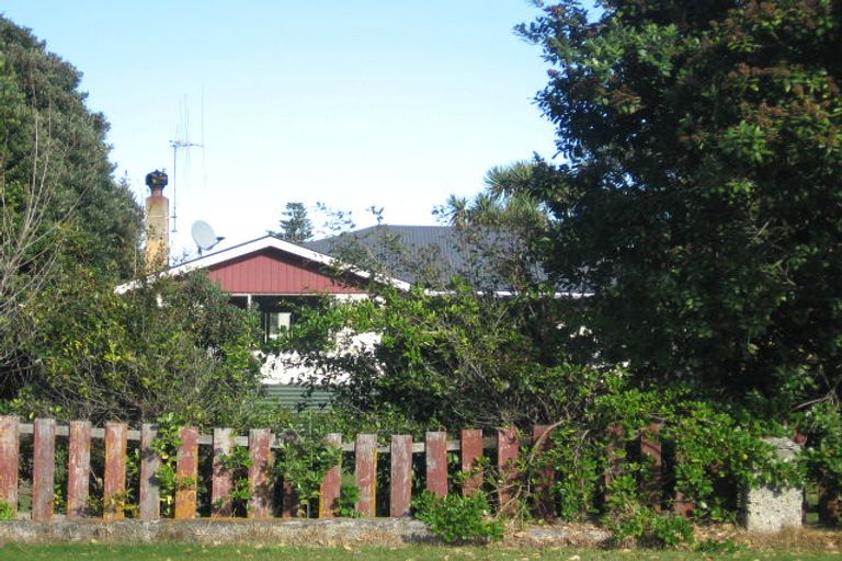 Photo of property in 21 Toi Street, Otaki Beach, Otaki, 5512