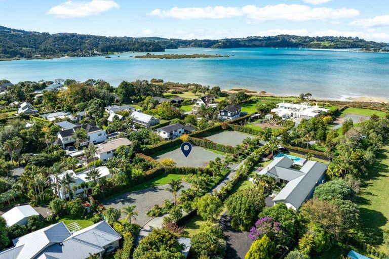 Photo of property in 46 Waimanu Place, Point Wells, 0986
