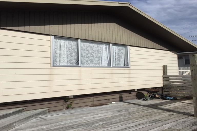 Photo of property in 24a/1 Waimumu Road, Massey, Auckland, 0614