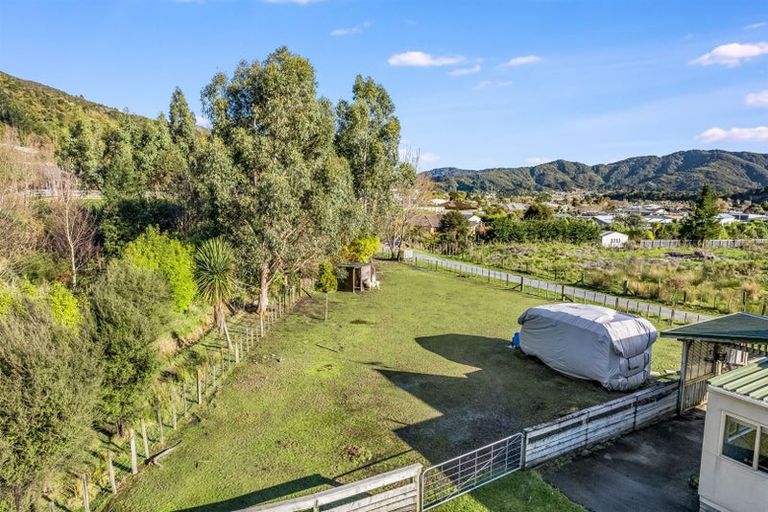 Photo of property in 38 Pencarrow Crescent, Wainuiomata, Lower Hutt, 5014