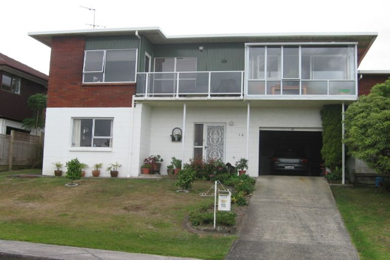 Photo of property in 2/1 Kaihu Street, Northcote, Auckland, 0627