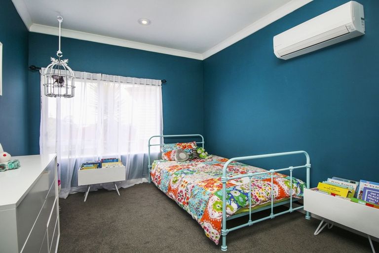 Photo of property in 89 Roberts Road, Te Atatu South, Auckland, 0610