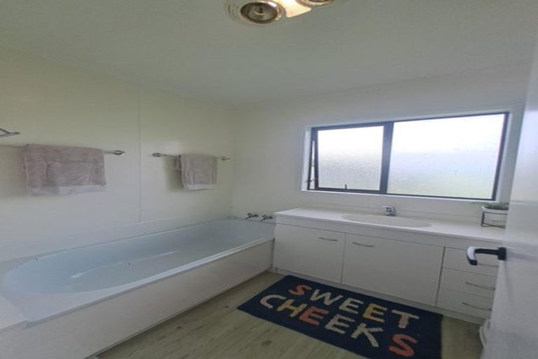 Photo of property in 8 Pacific Street, Waiuku, 2123