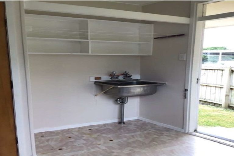 Photo of property in 6 Azalea Place, Waiuku, 2123