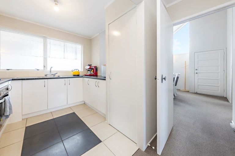Photo of property in 1/21 Simon Ellice Drive, Bayview, Auckland, 0629