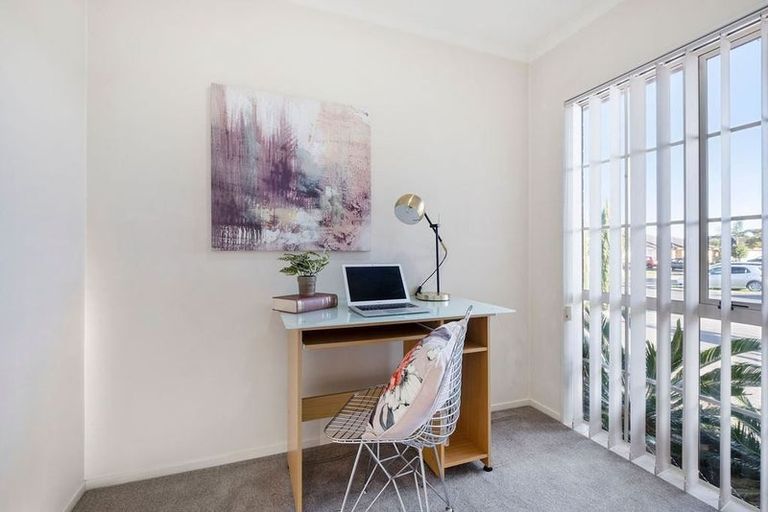 Photo of property in 18 Villino Place, Randwick Park, Auckland, 2105