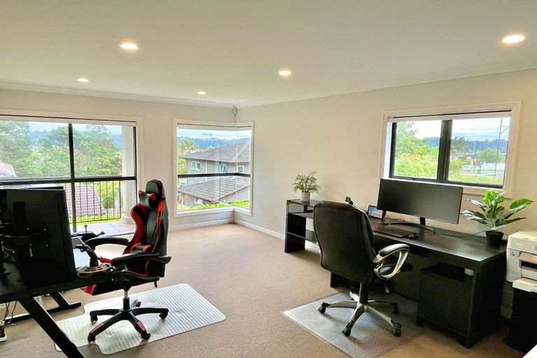 Photo of property in 13 Dressage Lane, Greenhithe, Auckland, 0632