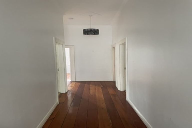 Photo of property in 19 Myrtle Crescent, Mount Cook, Wellington, 6021