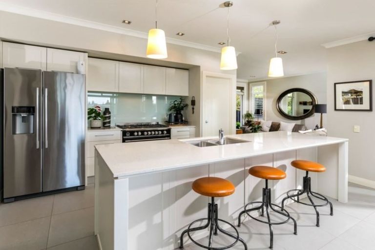 Photo of property in 15 Landmark Terrace, Orewa, 0931