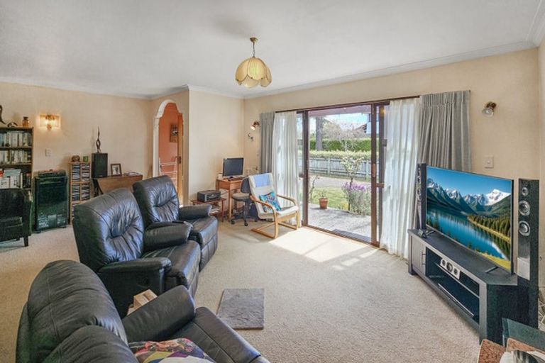 Photo of property in 2/505 Fitzroy Avenue, Hastings, 4122