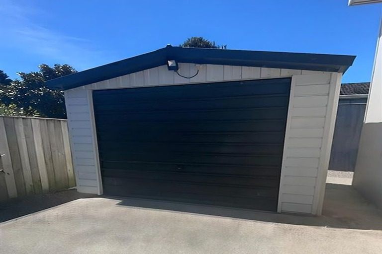Photo of property in 43 Martin Road, Paraparaumu Beach, Paraparaumu, 5032