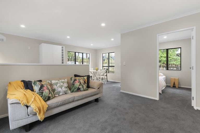 Photo of property in 99 Kemp Road, Massey, Auckland, 0614