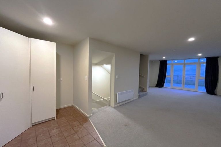 Photo of property in Pirie Street Townhouses, 35/35 Pirie Street, Mount Victoria, Wellington, 6011
