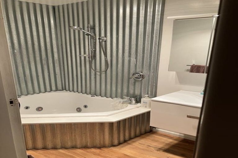 Photo of property in 52 Huntingdon Street, Northland, Wellington, 6012