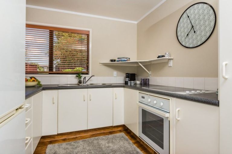 Photo of property in 2/40 Toroa Street, Torbay, Auckland, 0630