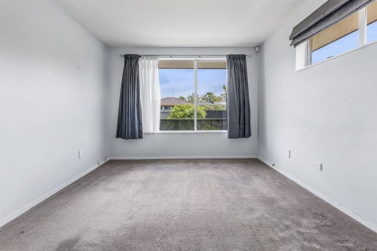 Photo of property in 15 Chipping Lane, Redwood, Christchurch, 8051