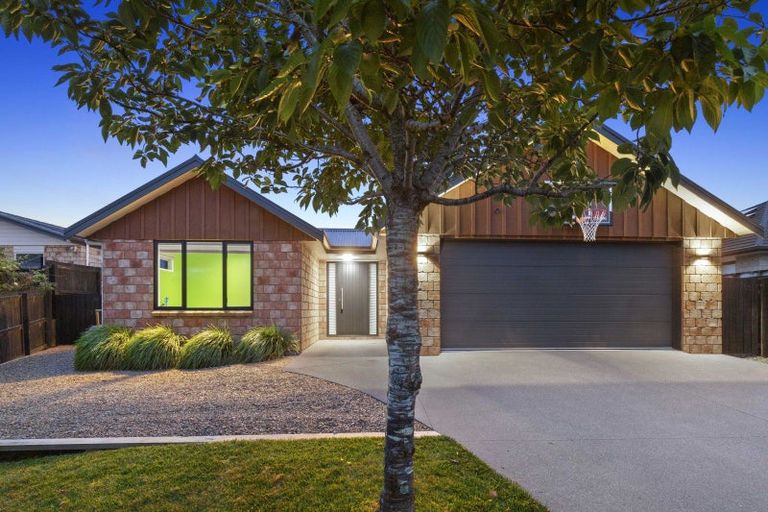 Photo of property in 55 Ina Ville Drive, Pukekohe, 2120