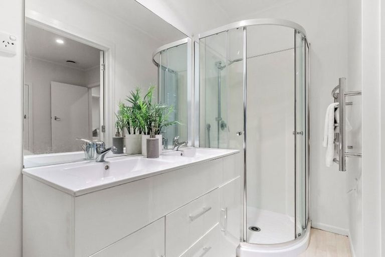 Photo of property in 14 Roseneath Place, Birkdale, Auckland, 0626