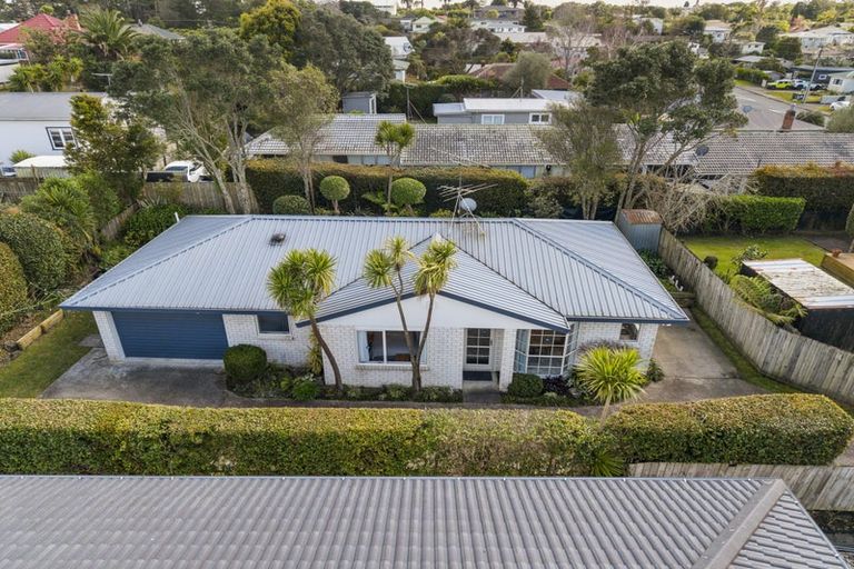 Photo of property in 2/42 Rua Road, Glen Eden, Auckland, 0602