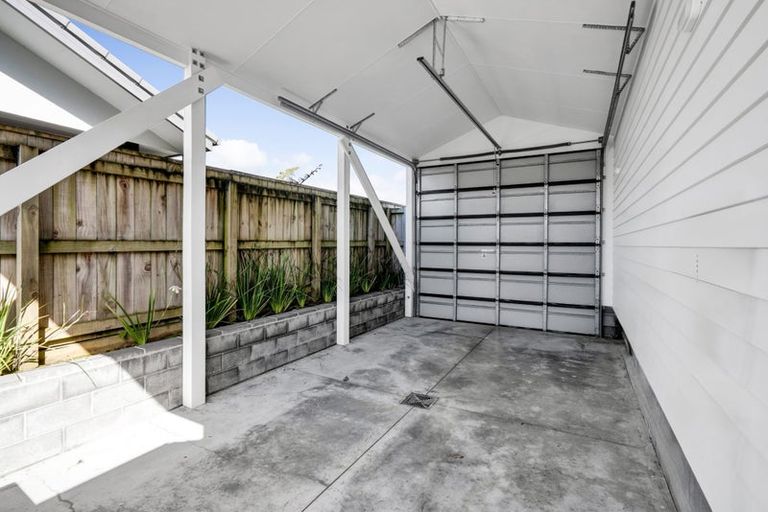 Photo of property in 6 Pebble Beach Court, Waiwhakaiho, New Plymouth, 4312