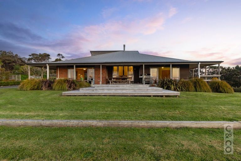 Photo of property in 457 Kiwitahi Road, Helensville, 0875