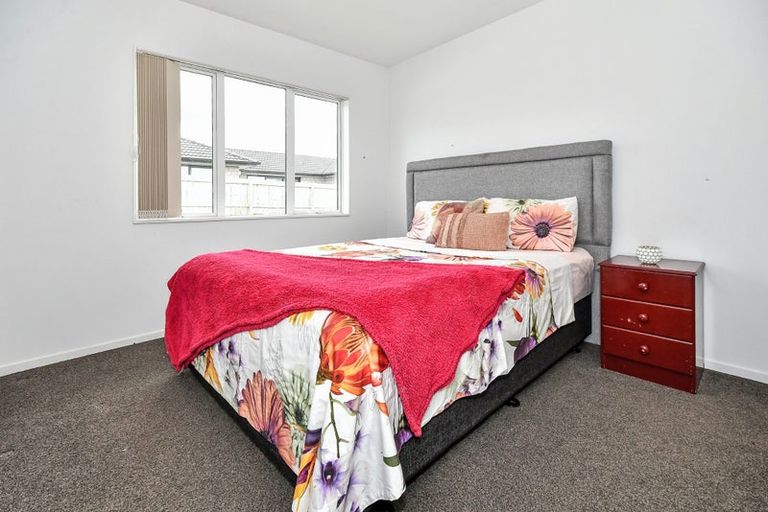 Photo of property in 3 John Burn Road, Takanini, 2110